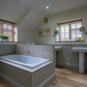 Grade II Listed Cottage:  Bathroom