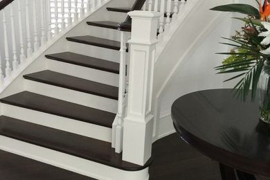 Example of a minimalist staircase design in Miami