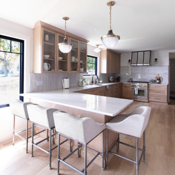 Designing a Lakefront Cottage Kitchen and Bar Built for Making Memories