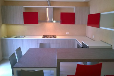 cucina moderna colore pergamena,piano laminato bordo unicolor