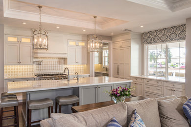 Kitchen - traditional kitchen idea in Phoenix