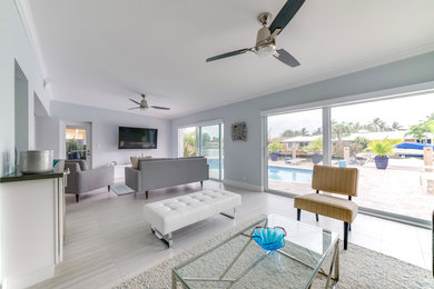 Minimalist family room photo in Miami