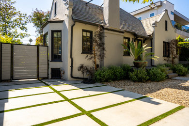 Contemporary exterior home idea in Los Angeles
