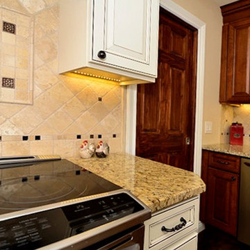 Traditional kitchen with LED lighting and Canyon Creek Cabinetry