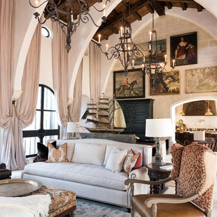 Imagen de salón para visitas cerrado, mediterráneo, grande, sin televisor, con suelo de piedra caliza y paredes blancas