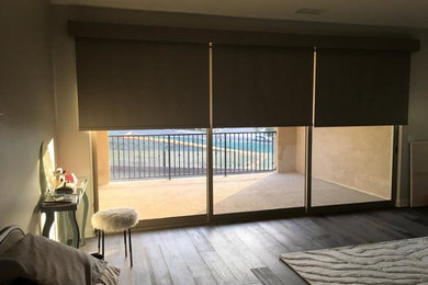 Example of a transitional living room design in San Diego