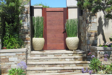 Inspiration for a contemporary entryway in Orange County.