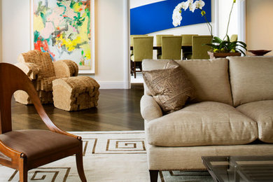 Example of a transitional living room design in Chicago