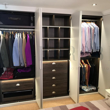 Made-to-measure modern spray painter wardrobe with routed handles