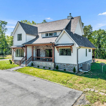 Modern Farmhouse Masterpiece with Panoramic Hilltop Views – Middle Tennessee