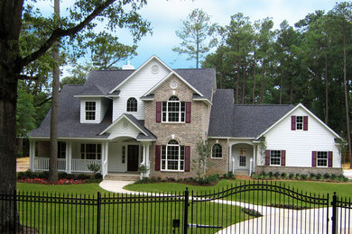 Traditional exterior home idea in Houston