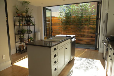 Example of a trendy kitchen design in Philadelphia
