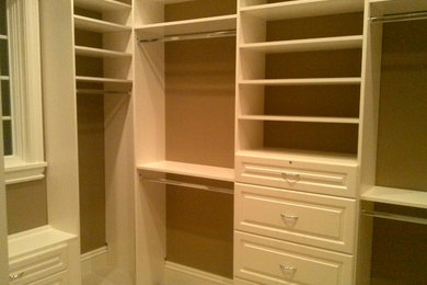 Inspiration for a contemporary closet remodel in New York