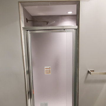 Modern Bath Reno