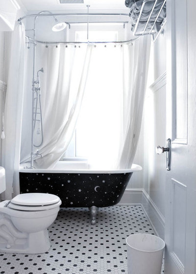 Классический Ванная комната by Rikki Snyder