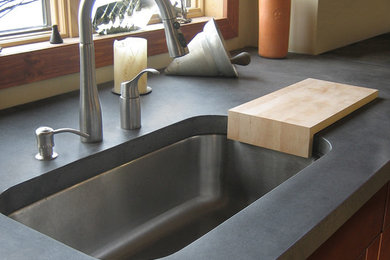 Eat-in kitchen - mid-sized contemporary l-shaped eat-in kitchen idea in New York with a single-bowl sink