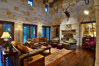 Example of a classic living room design in Austin