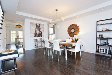 Transitional dining room in Toronto.