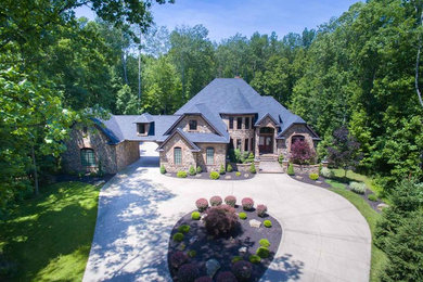 Home design - traditional home design idea in Cleveland