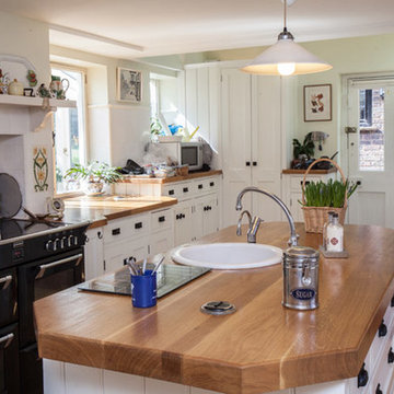 Shaker kitchen in old farm house