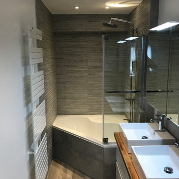 SALLE DE BAINS BAIGNOIRE D'ANGLE