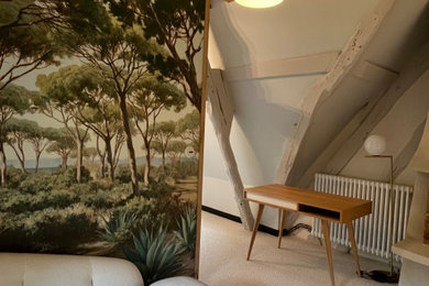 Aménagement d'une chambre scandinave de taille moyenne avec une cheminée double-face.