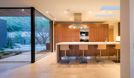 Houzz Tour: Down-to-Earth Minimalism in Paradise Valley