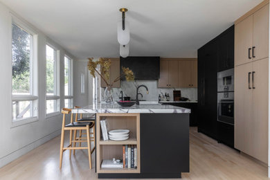 Kitchen - modern kitchen idea in San Francisco