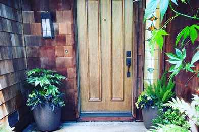 Example of a mountain style entryway design in San Francisco