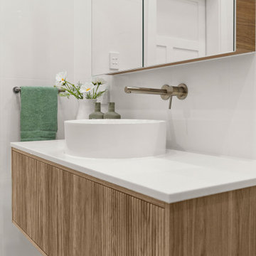 Contemporary Joslin Ensuite, Laundry & Bathroom Renovation