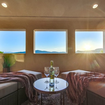 UPPER LEVEL VACANT OUTDOOR STAGING