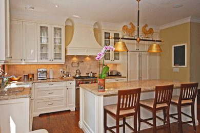 Elegant kitchen photo in Toronto