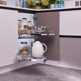 Idée de décoration pour une arrière-cuisine minimaliste.