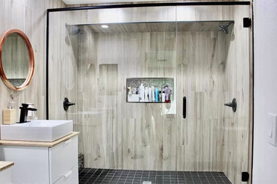 Inspiration for a bathroom remodel in Las Vegas