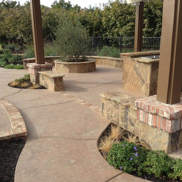 Lodi perimeter overflow pool