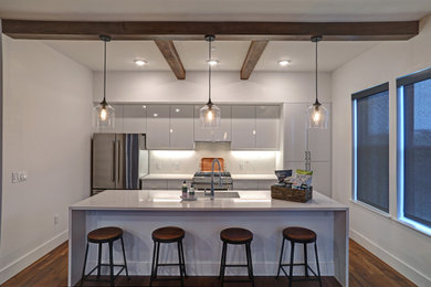 Kitchen - kitchen idea in Dallas