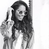 Michelle Delamor's photo