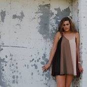 Lindlay Howell's photo