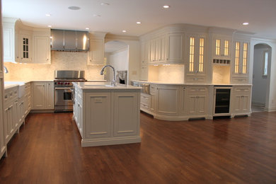 Elegant kitchen photo in Cleveland
