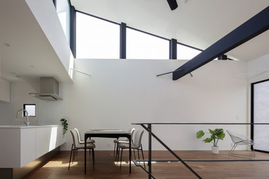 Idée de décoration pour une salle à manger minimaliste.