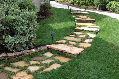 Inspiration for a traditional landscaping in Charlotte.