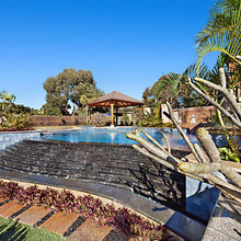 LIVING POOL