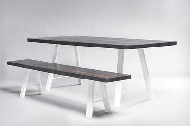 Example of a minimalist dining room design in Los Angeles