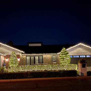 Christmas Light Installation by Stay Off The Roof!