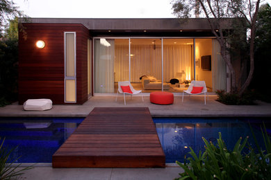 Example of an exterior home design in Los Angeles