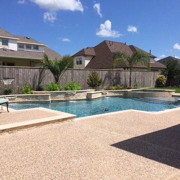 Geometric Pool with Raised Beam Wall
