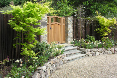 Photo of a small arts and crafts front yard partial sun garden for spring in San Francisco with a garden path and gravel.