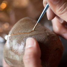 Le kintsugi ou la joie de redonner vie aux objets cassés