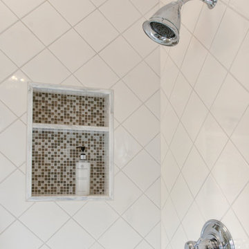Traditional Guest Bathroom