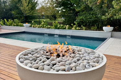 Inspiration for a modern pool remodel in Toronto